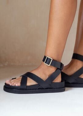 Liberté Bronte Sandal - Black Women’s Size 9 NWOT Leather Strappy Buckle